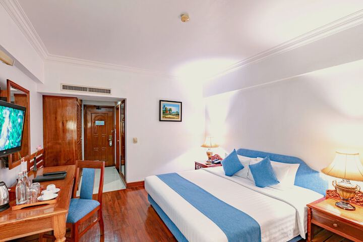 Room 25 of 133