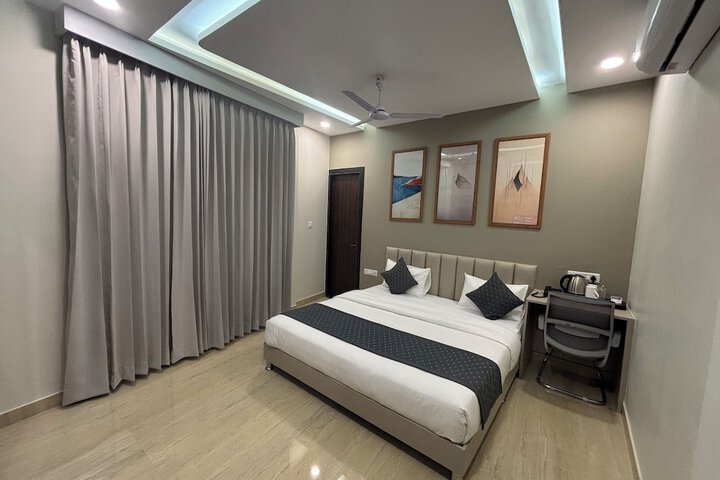 Room 11 of 20