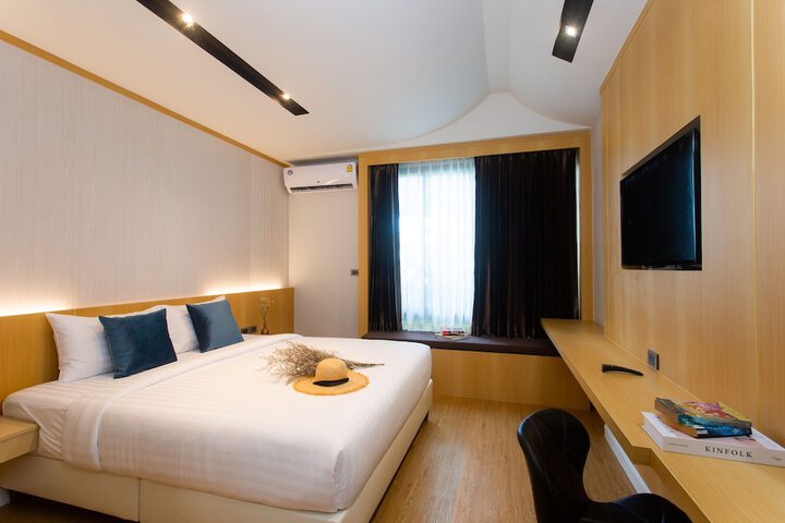 Room 6 of 84