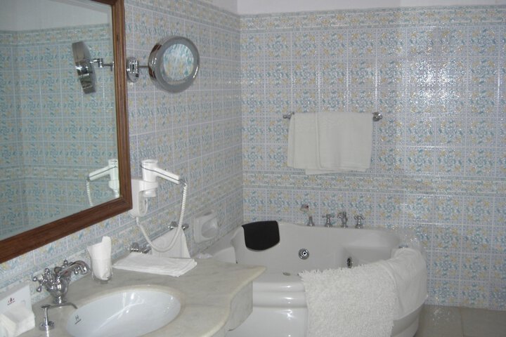 Room 10 of 29