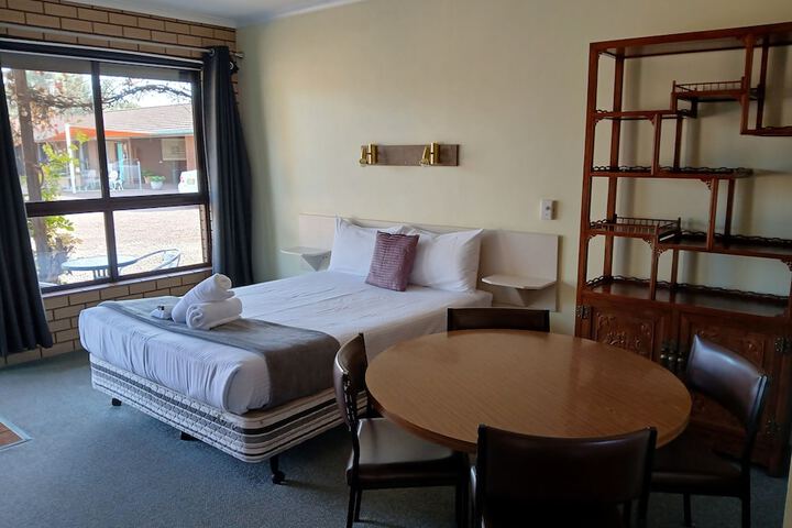 Room 11 of 28