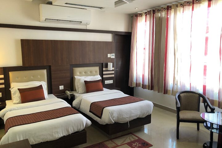 Room 7 of 17