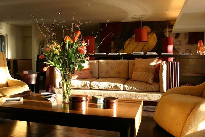 Lounge 21 of 26