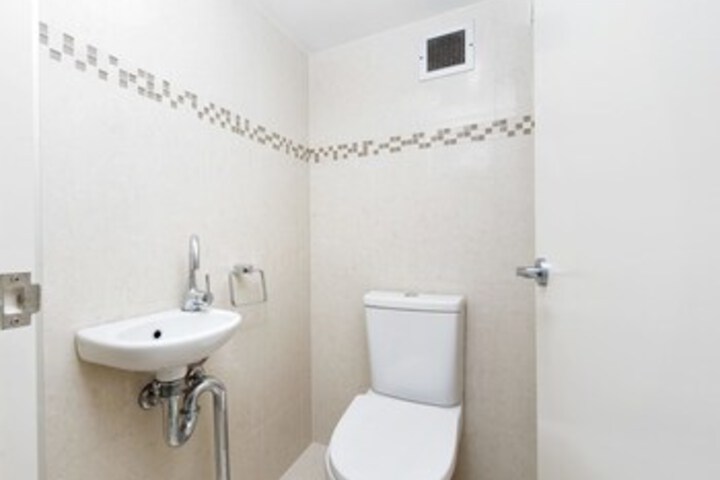 Room 4 of 15