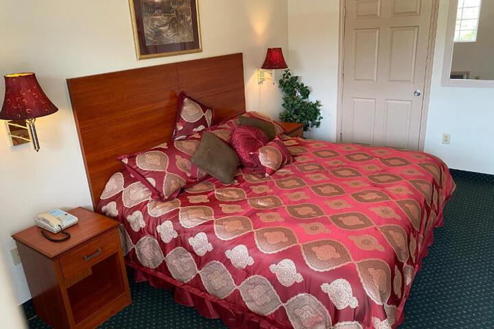 1 King Bed (5 of 6)