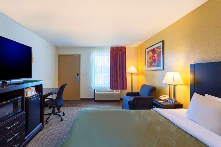 1 King Bed (8 of 19)