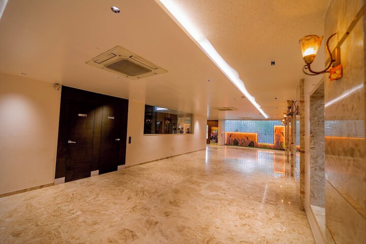 Ballroom/Hall 37 of 46