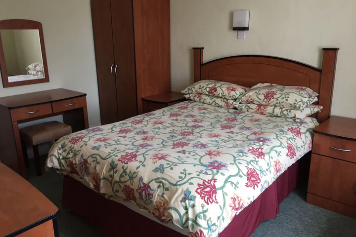 Room 5 of 6