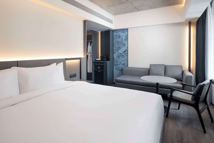 Room 8 of 49