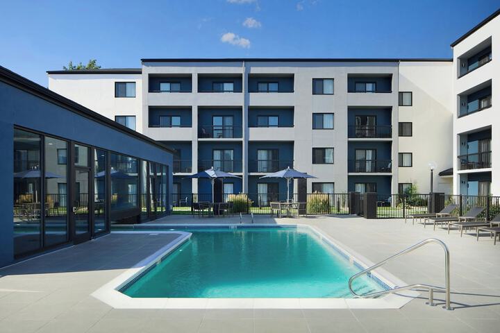 Hotel with Pool