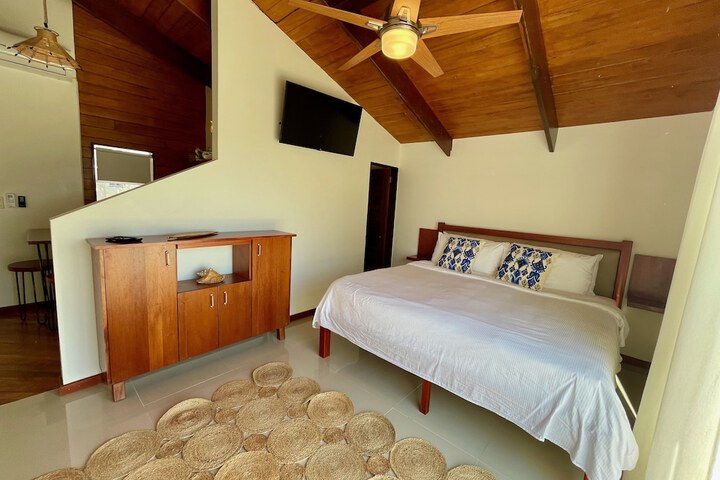 Room 4 of 84
