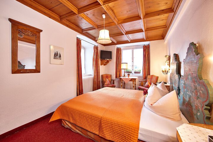 Room 4 of 25