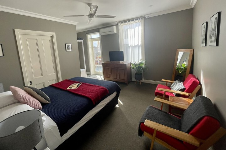 Room 54 of 151