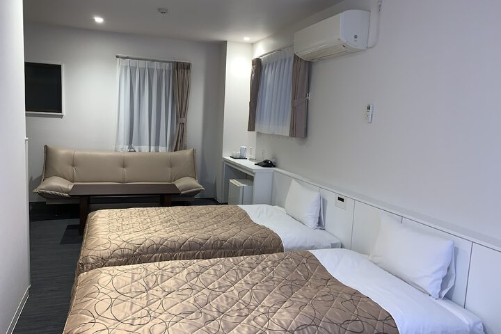 Room 11 of 27