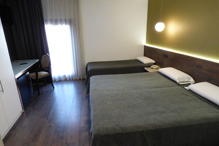 Room 44 of 193