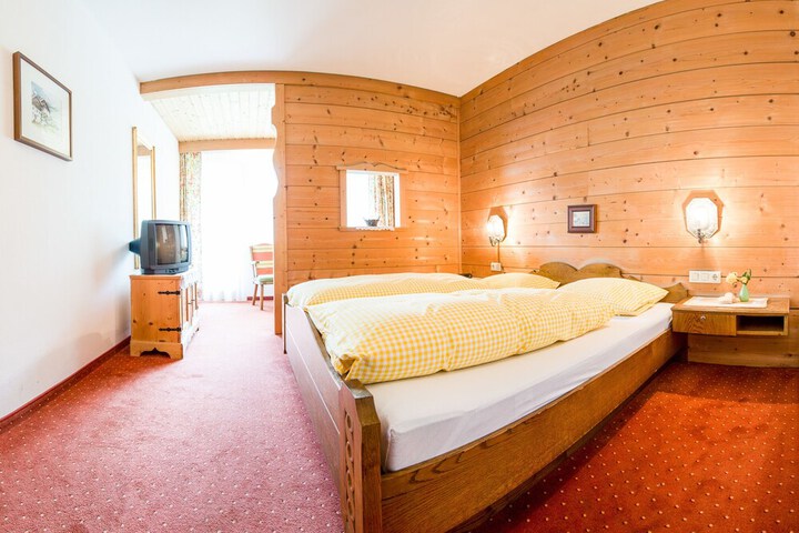 Room 4 of 47