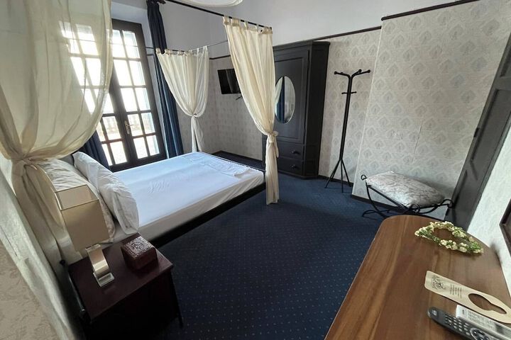 Room 32 of 120