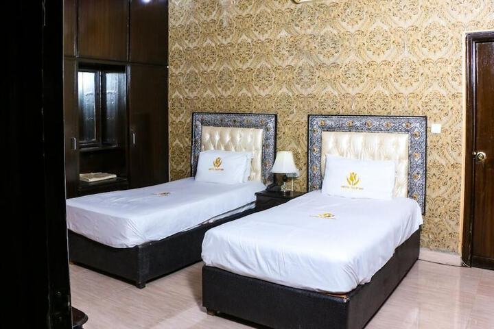 Room 34 of 68