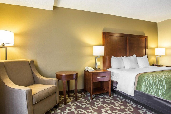 1 King Bed (13 of 14)