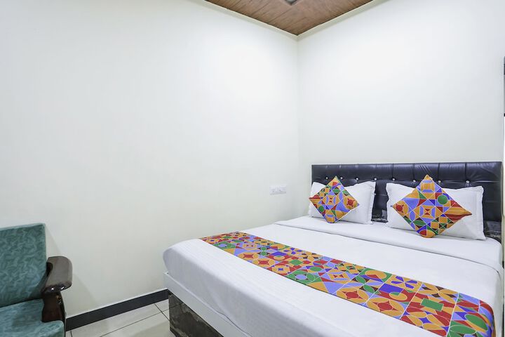 Room 10 of 28
