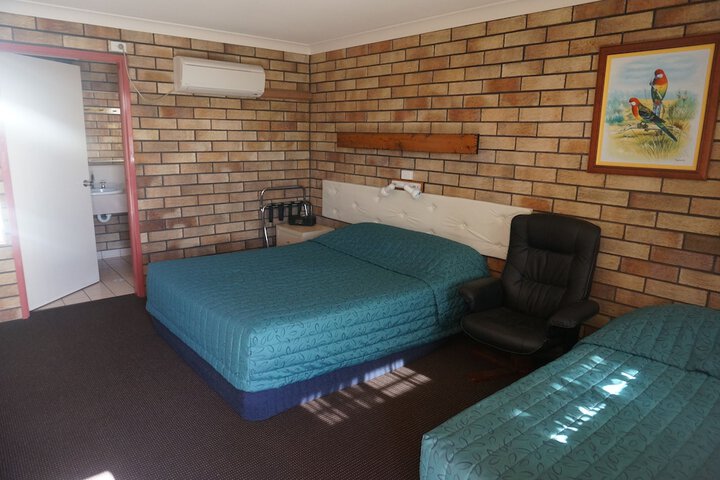 Room 17 of 33