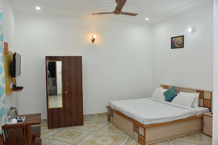 Room 5 of 22