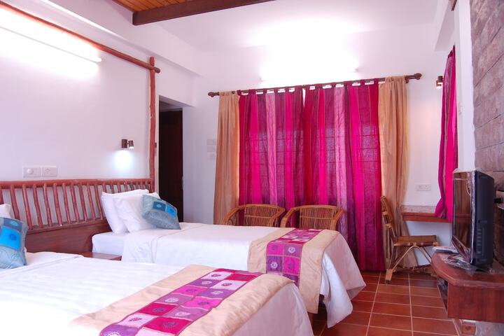 Room 3 of 44