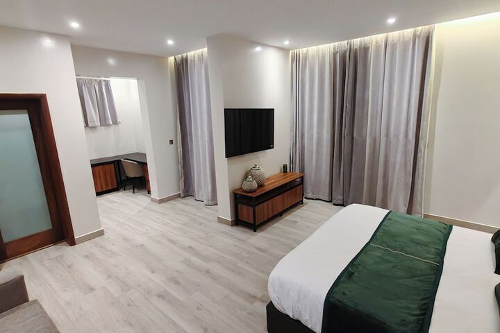 Room 37 of 106