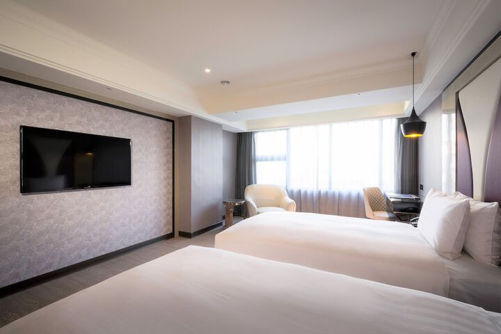 Room 6 of 37