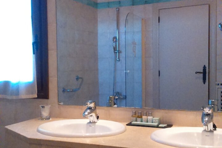 Room 10 of 47