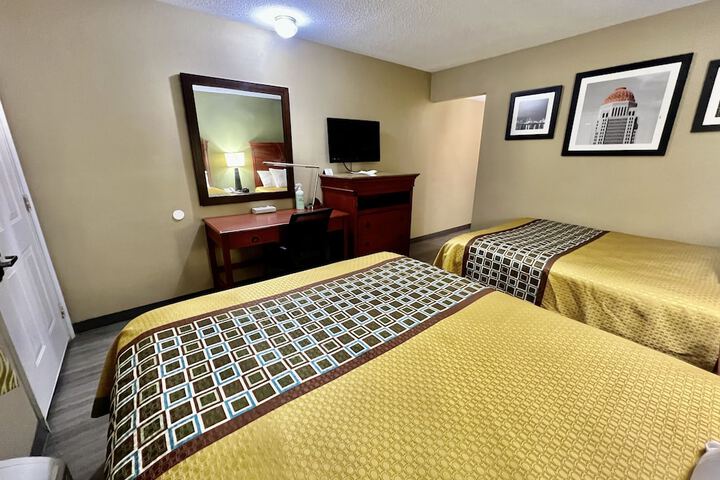 Deluxe 2 Queen Beds (5 of 7)