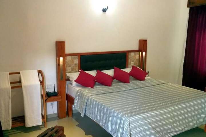 Room 8 of 19