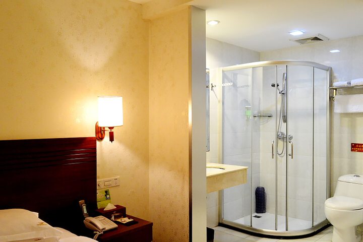 Room 3 of 33