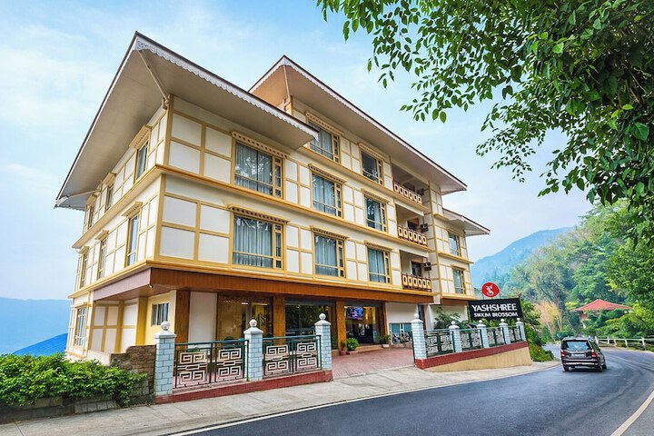 Yashshree Sikkim Blossom 600 Meters From Mg Marg