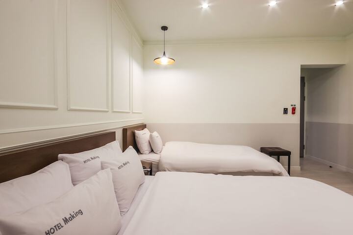 Room 10 of 37
