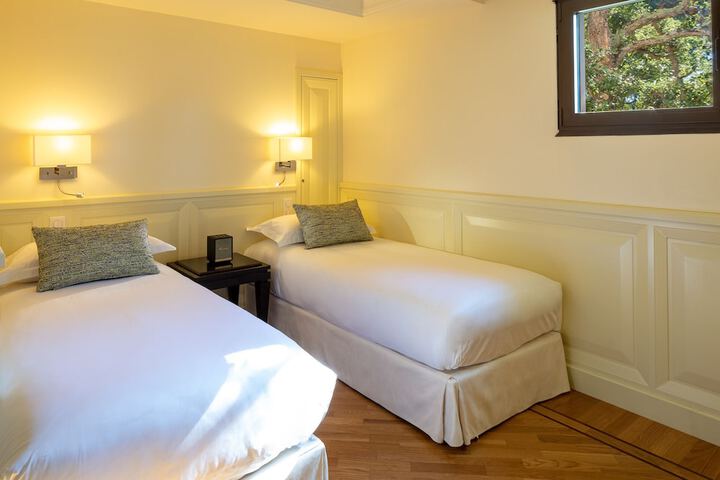 Room 6 of 92