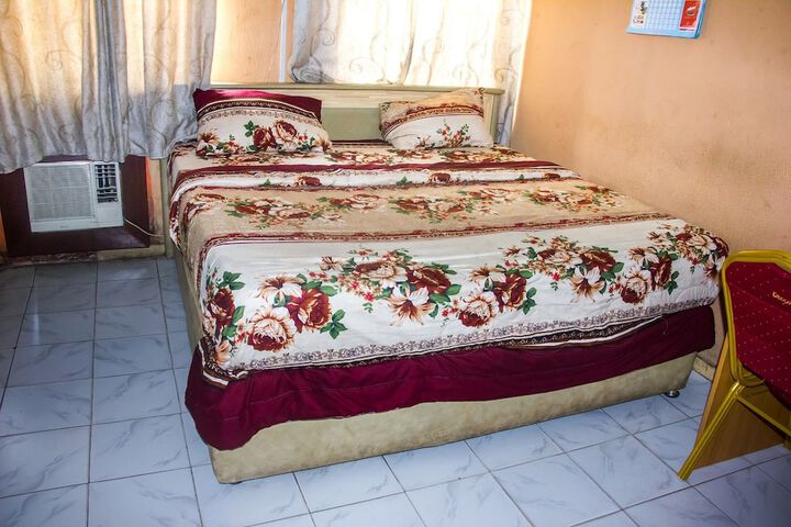 Room 3 of 34