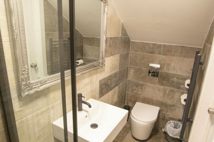Room 12 of 27