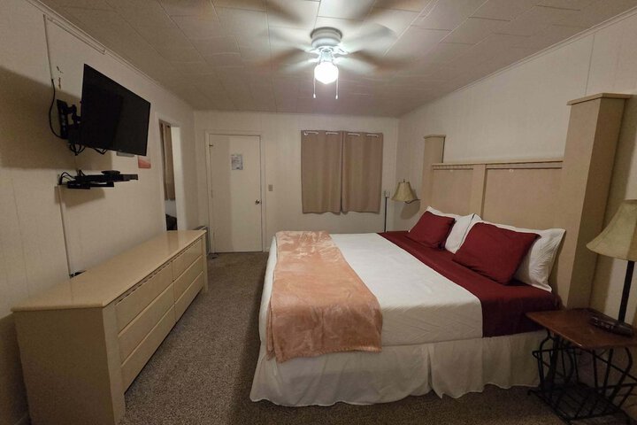 Room 13 of 21