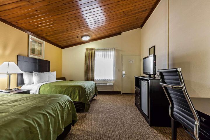 1 Queen Bed (2 of 15)