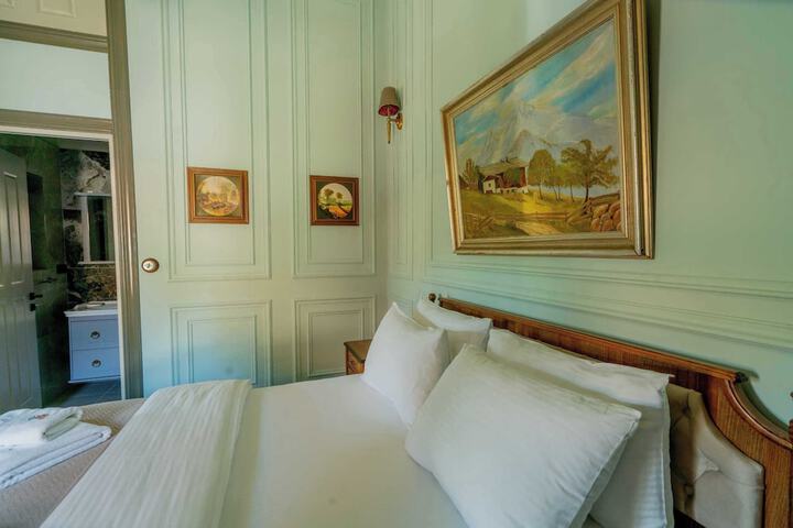 Room 93 of 154