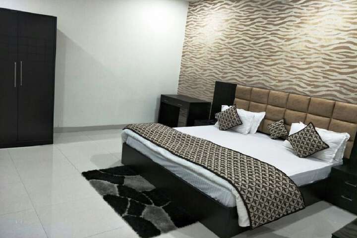 Room 16 of 24