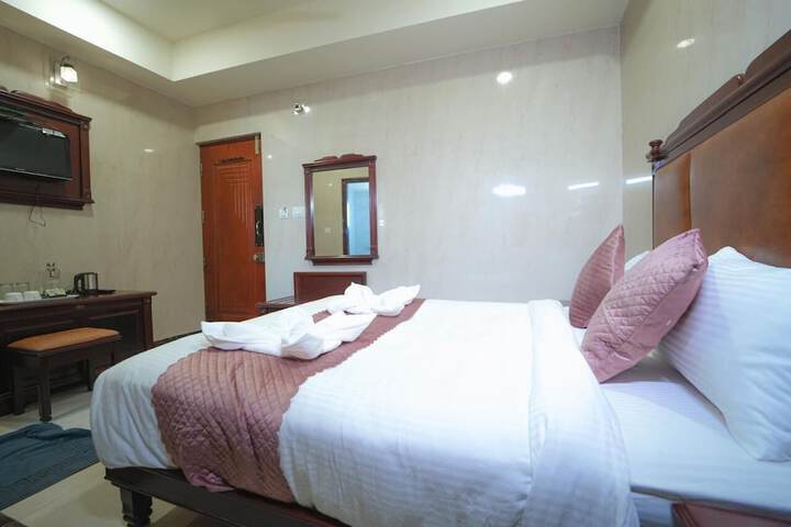 Room 5 of 9