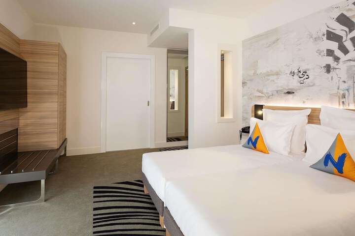 Room 33 of 315