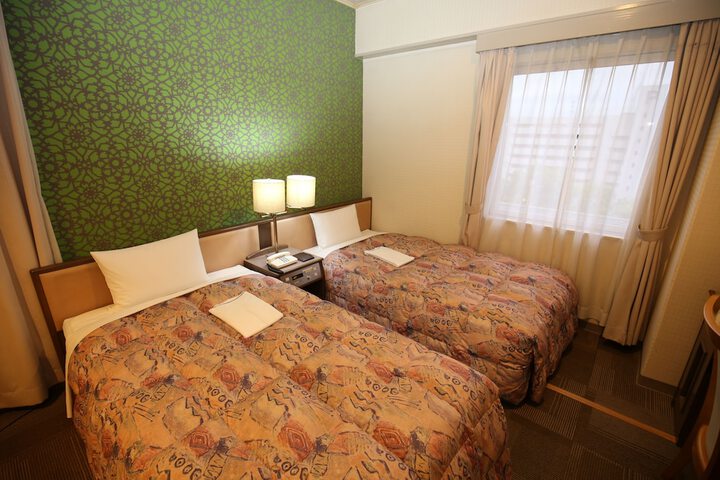 Room 10 of 33