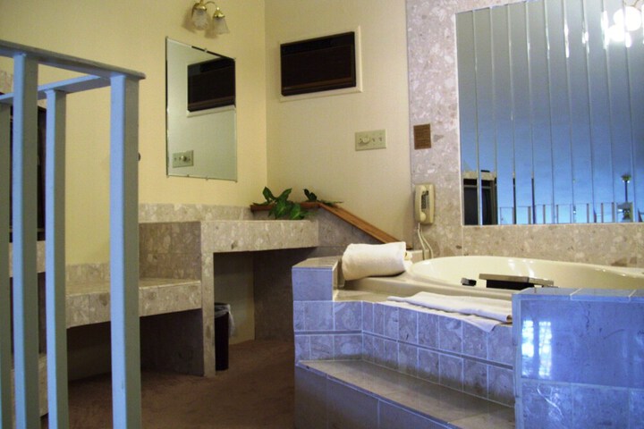 Room 5 of 65