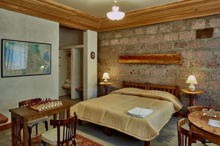 Room 9 of 12