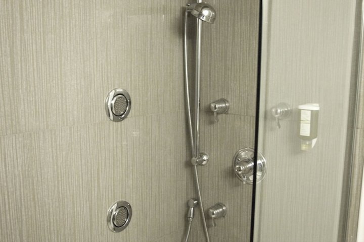Room 33 of 41