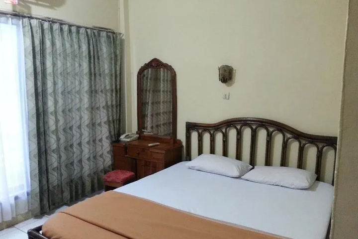 Room 3 of 10