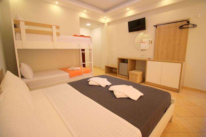 Room 35 of 245